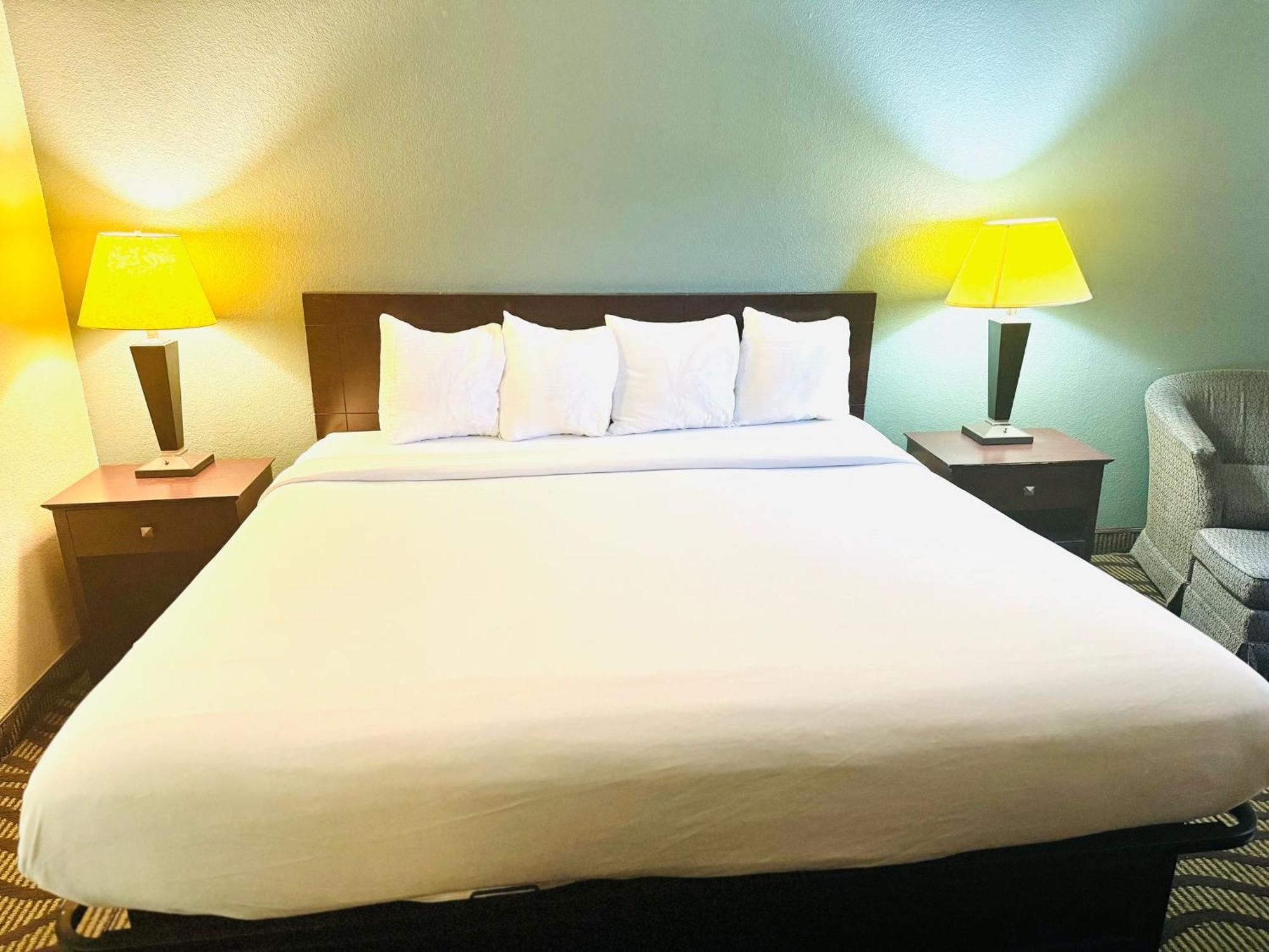 Baymont Inn & Suites By Wyndham Lincoln Ne Екстер'єр фото